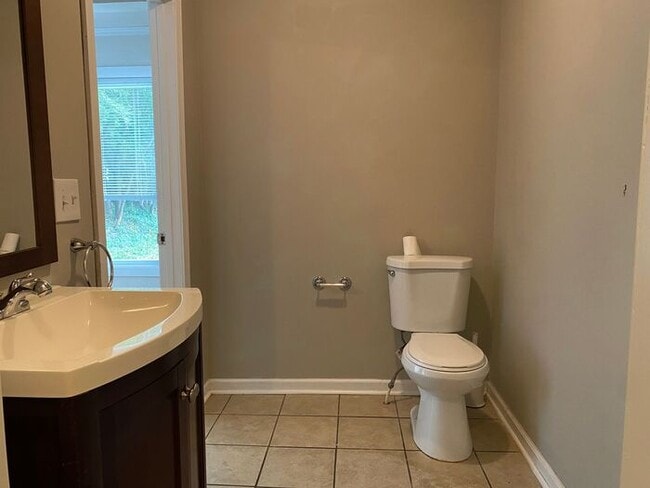 Building Photo - Germantown / Salemtown House for Rent!  2 Beds w/ extra rooms  + 2 full baths!