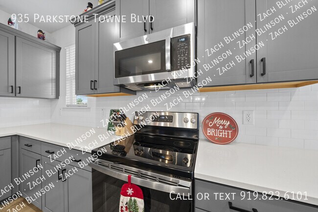 Building Photo - 935 Parkstone Towne Blvd