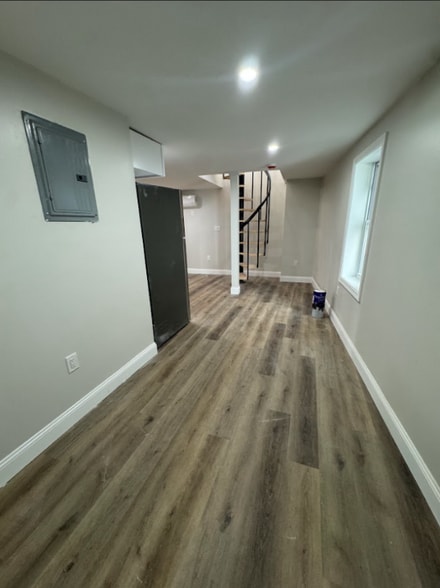 Building Photo - 510 Main St