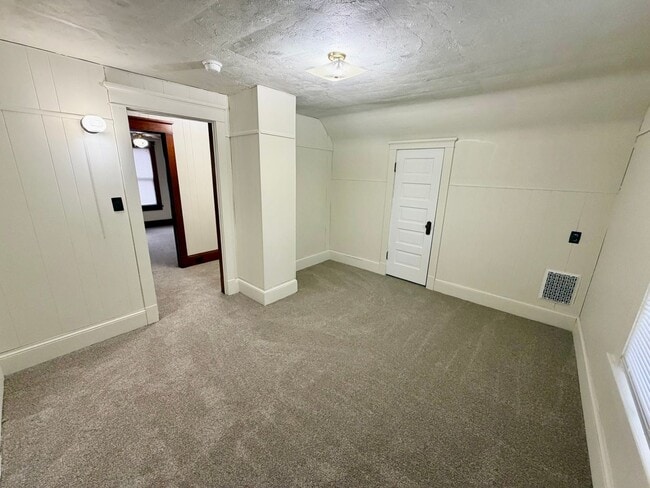 Building Photo - 311 E Beecher St