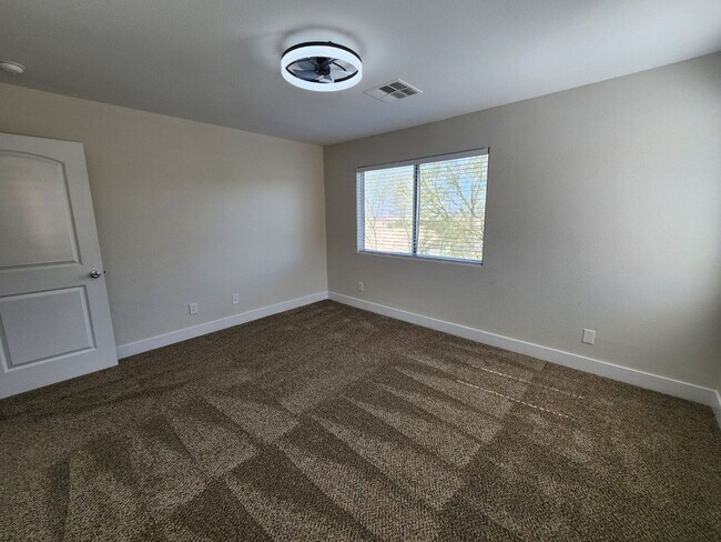 Building Photo - In the Heart of Green Valley Ranch