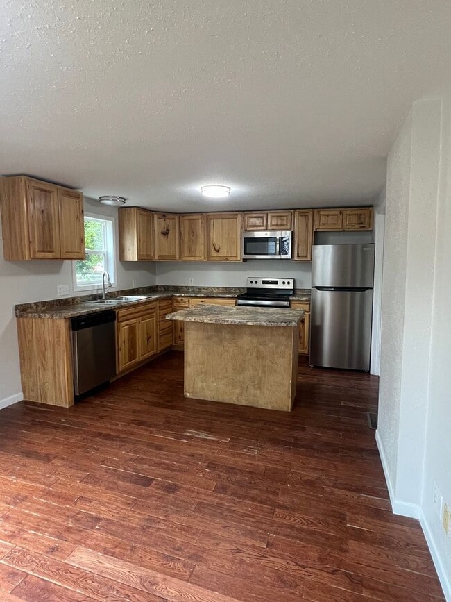 Building Photo - Recently Updated Single Family Home Available