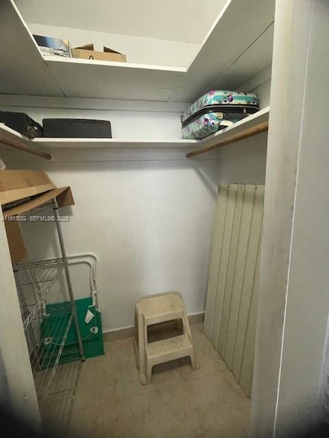 Building Photo - 2920 Point E Dr