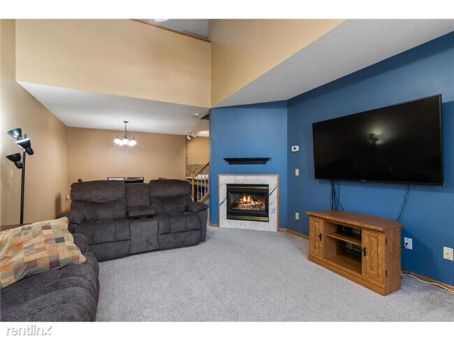 Building Photo - 2 br, 2 bath Townhome - 2056 Willow Cir