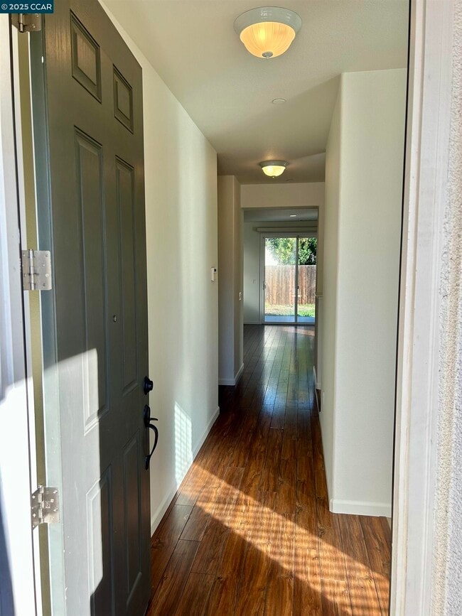 Primary Photo - 47 Sugarbush Ct