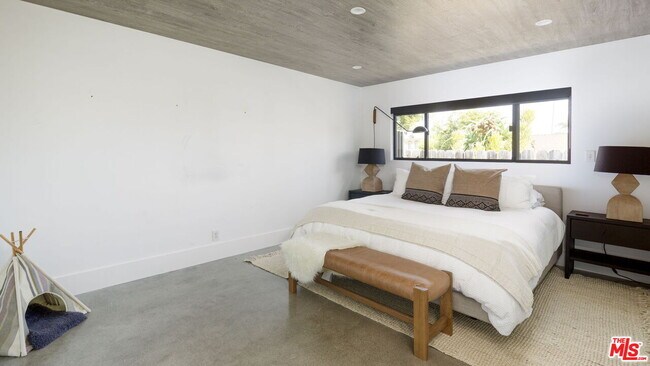 Building Photo - 6519 Springpark Ave