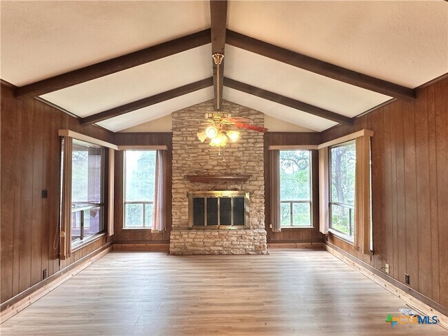 Building Photo - 202 Oak Ridge Dr