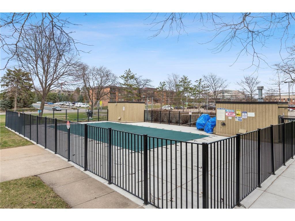 Building Photo - 4101 Parklawn Ave