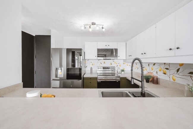 Building Photo - Mott Smith Laniloa