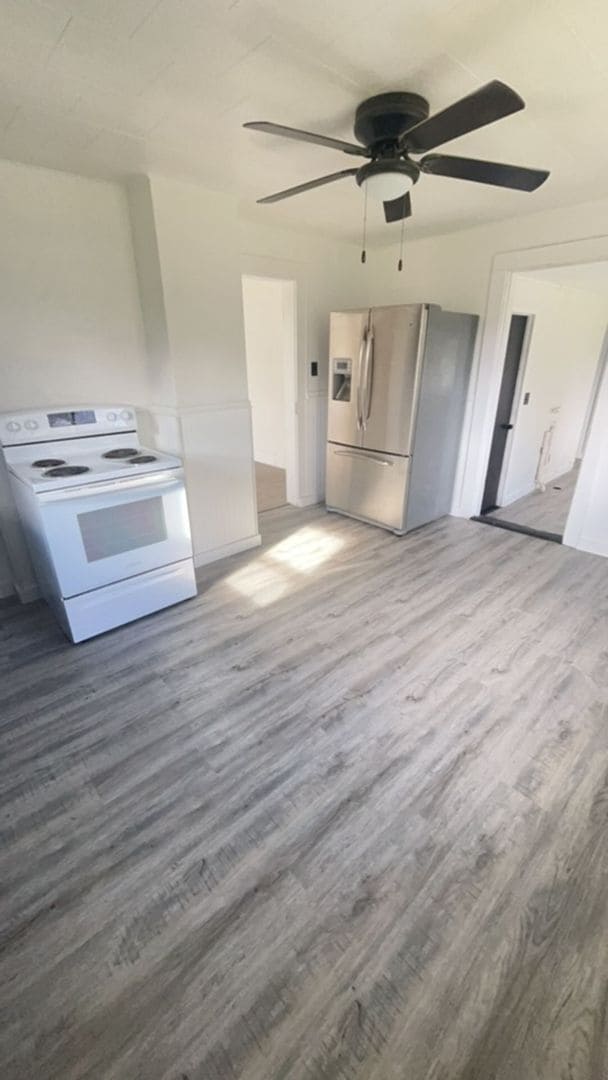 Building Photo - 4 Bedroom Single Family Home Available!