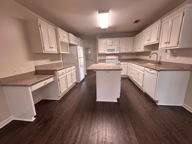 Building Photo - 4073 Willow Glen Cir