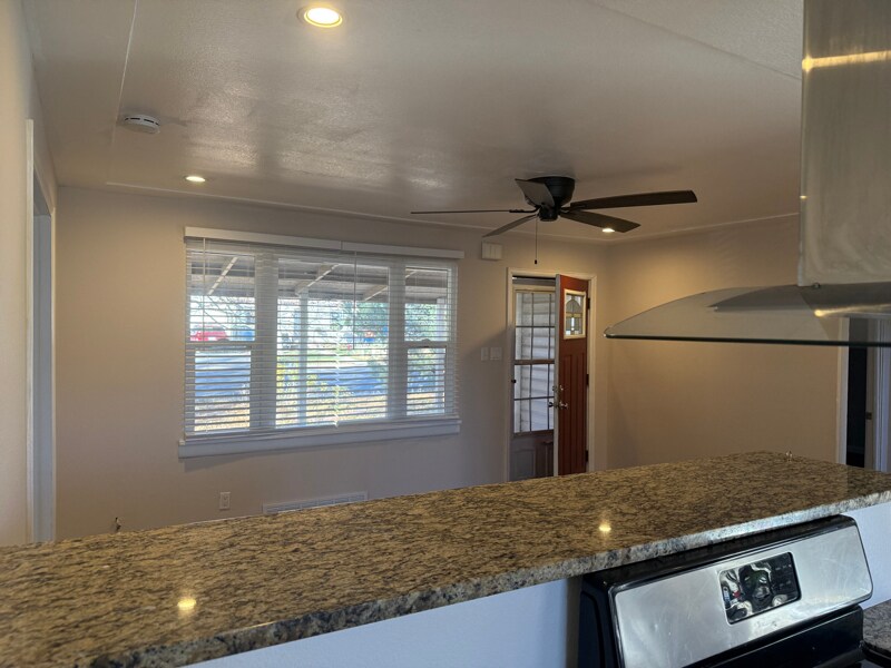 Building Photo - 1920 Xanthia St