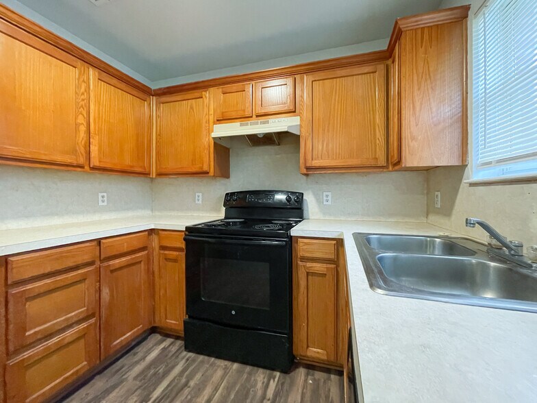 Building Photo - 177 Spring Country