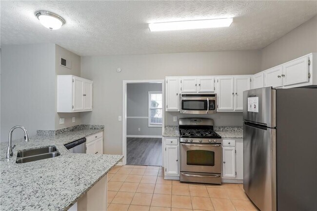 Building Photo - 652 Stonemill Manor