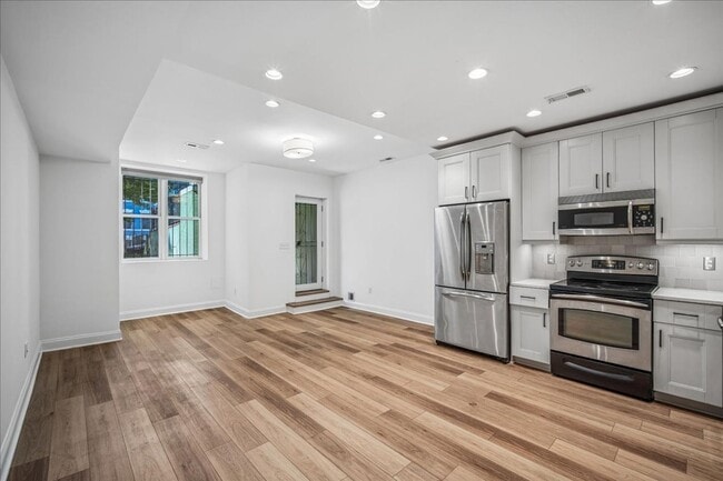 Building Photo - Modern 2BR 2BA Apartment in Columbia Heights