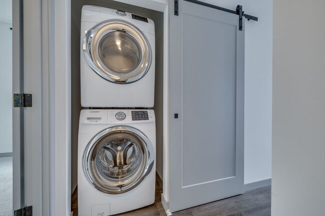 Building Photo - 2 bedroom open lay out townhome in Georget...