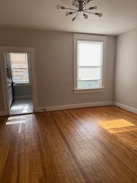 Building Photo - 741 Melville Ave