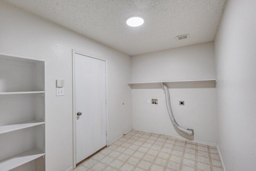 Building Photo - 1352 Dawson Way