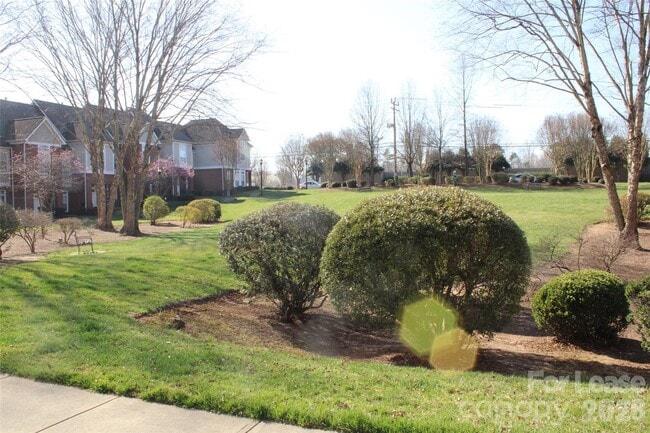 Building Photo - 1031 Central Park Cir