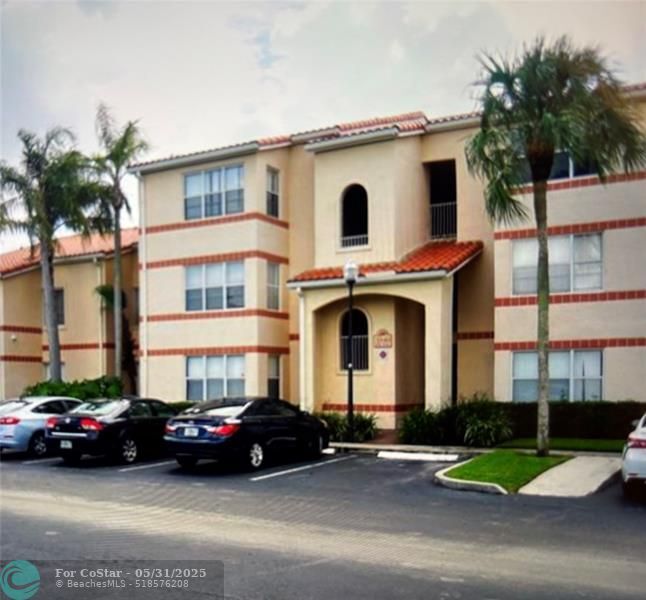 Building Photo - 3330 Pinewalk Dr N