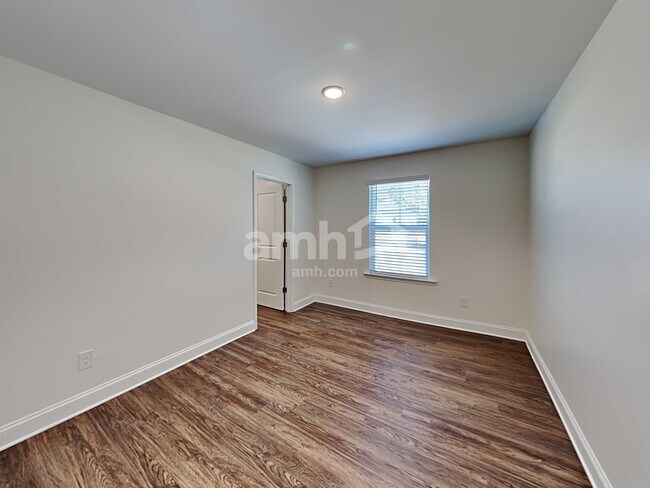 Building Photo - 3282 Oakfields Rd