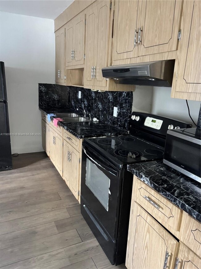 Building Photo - 75 E 13th St