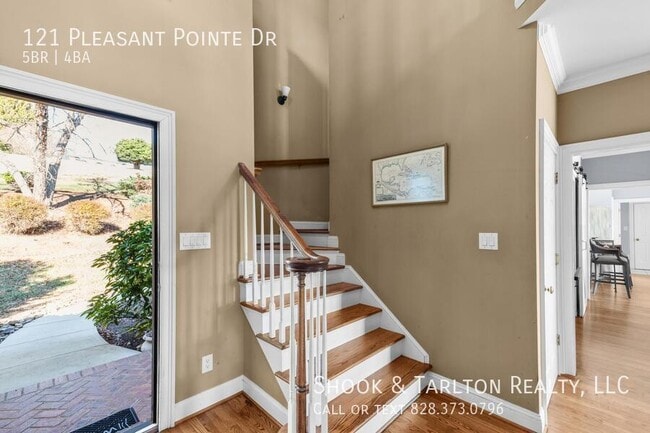 Building Photo - 121 Pleasant Point Dr