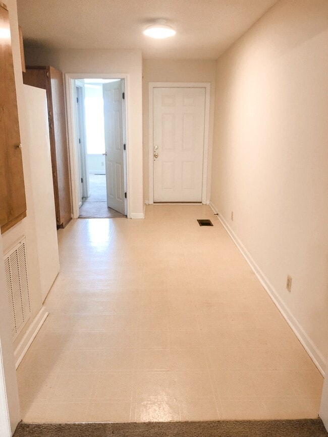 Building Photo - 808 Folmar St