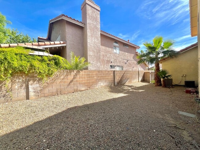 Building Photo - Gorgeous 4 Bedroom Home with Pool & Spa Located in The Lakes