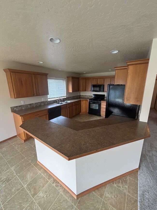Building Photo - BEAUTIFUL HOME IN THE LANDINGS (APP#59)
