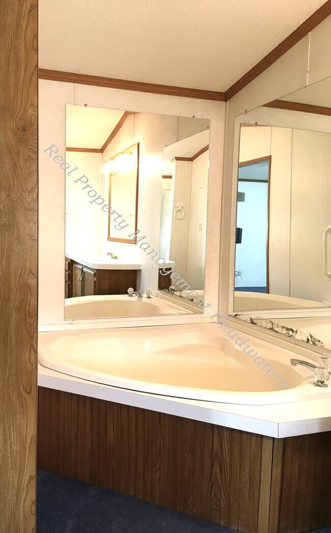 Building Photo - 3 Bedroom Mobile Home for Rent