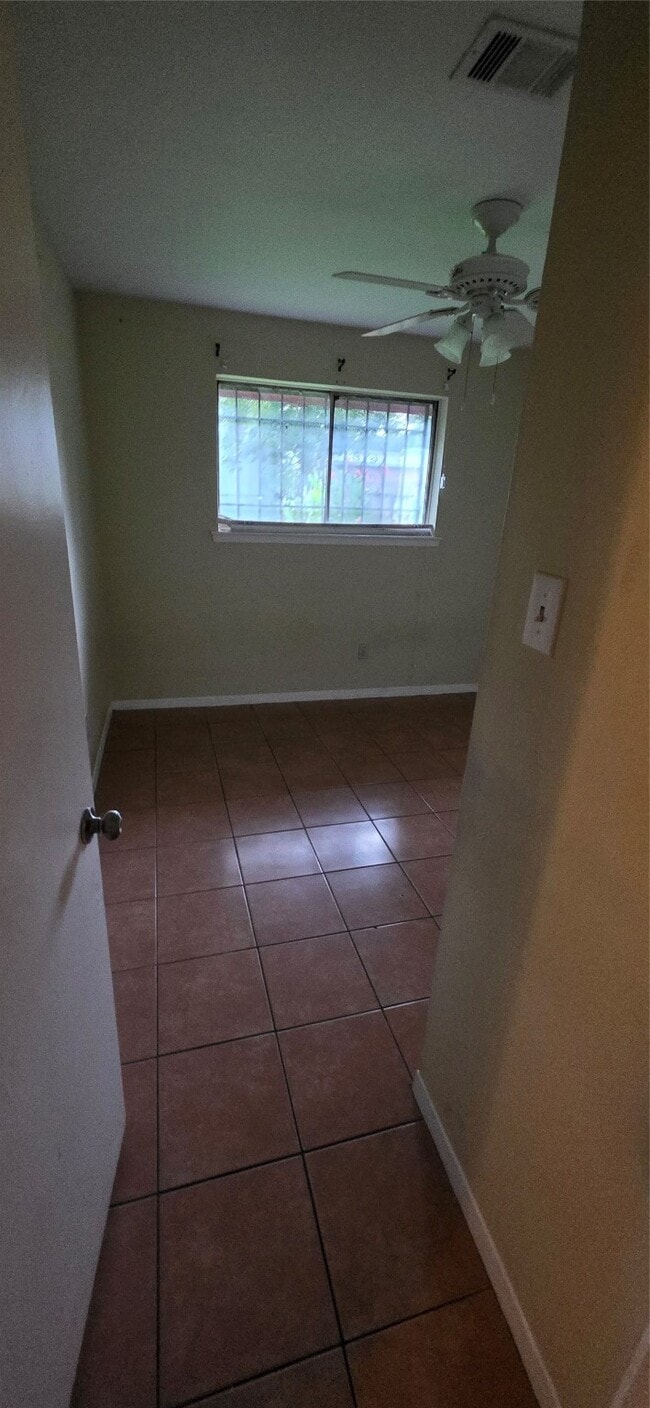 Building Photo - 1018 Forestburg Dr
