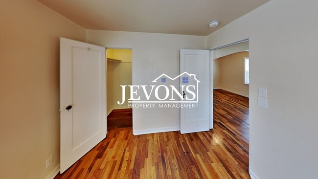 Building Photo - Step into your new residence, a charming s...