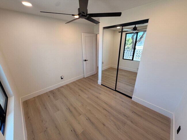 Building Photo - Updated 3 Bed / 2Bath Northeast Phoenix Home Ready for Immediate Move In w/ NO Carpet!