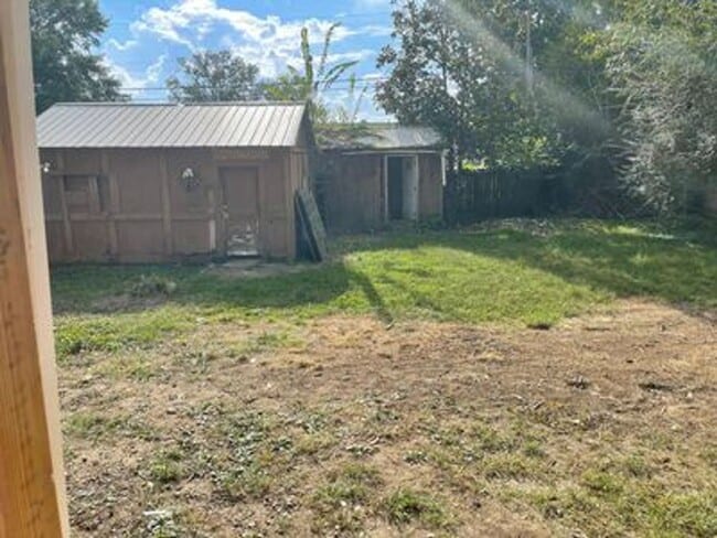 Building Photo - 5112 Lochaven Ave