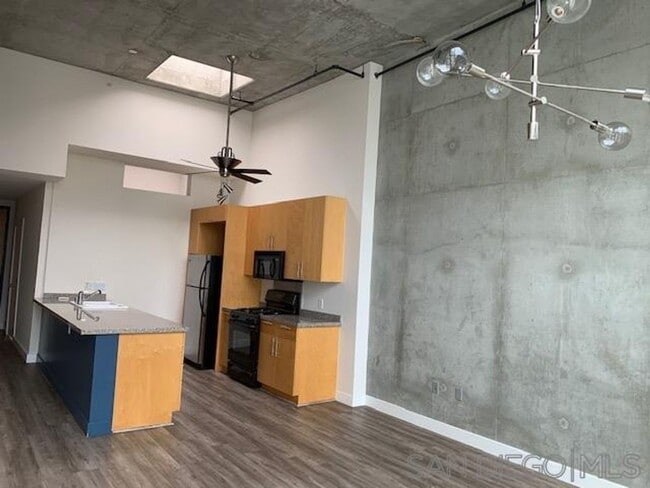 Building Photo - Beautiful East Village Top Floor Loft