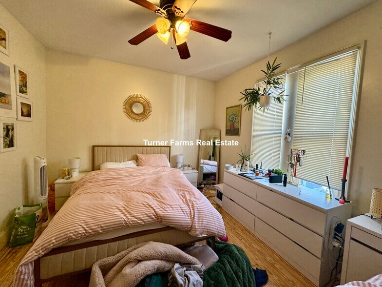 Building Photo - 725 Parker St