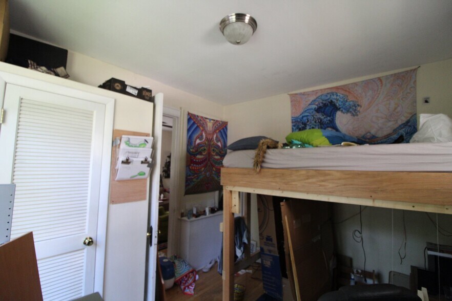 Building Photo - 2933 N Newhall St