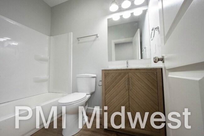 Building Photo - "Charming 2-Bedroom Gem with 1.5 Baths on East Michigan Street – A Cozy 949 Sq. Ft. Haven in Indi...