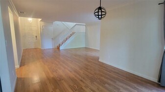 Building Photo - 4810 Grapevine Way