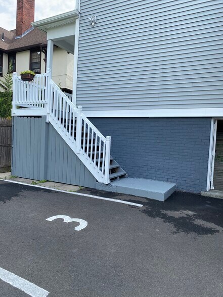 Back Entrance & Off Street Parking - 149 Lincoln St