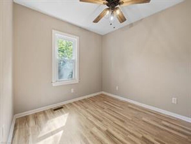 Building Photo - Check out this beautiful Cape Cod in the heart of Bayview!