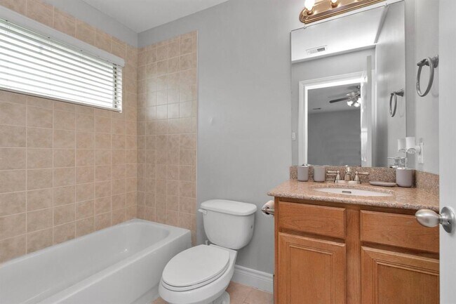 Building Photo - 9038 Lakes at 610 Dr