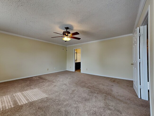 Building Photo - 3 bed 2.5 bath in Fishers!