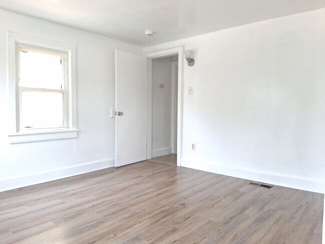 Building Photo - 213 Cohansey St