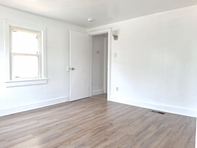 Building Photo - Bright 2 Bedroom Home FOR RENT in Bridgeton NJ $1465