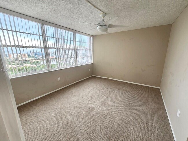 Building Photo - 18081 Biscayne Blvd