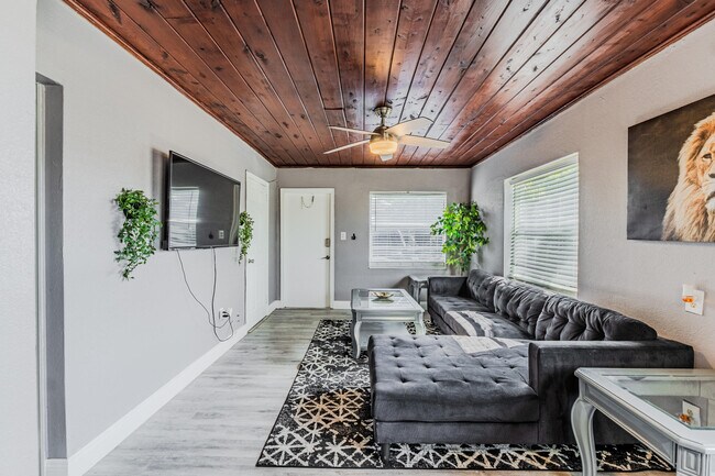 Building Photo - 112 W 34th St