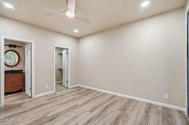 Building Photo - 9708 E Vía Linda