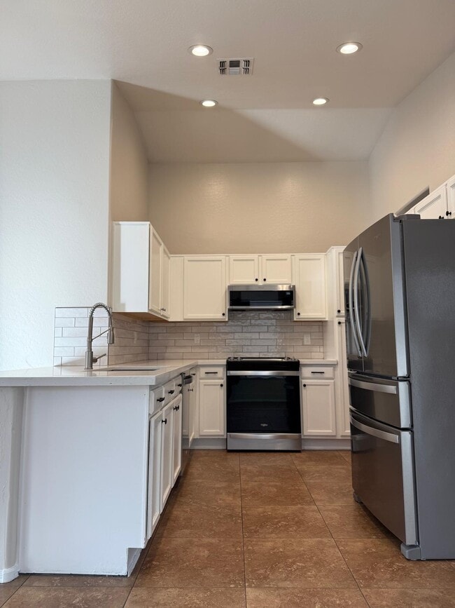 Building Photo - 15843 W Madison St